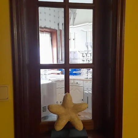 Zaertliche Momente In Dieser Gemuetlichen Apartment *