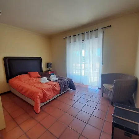 Zaertliche Momente In Dieser Gemuetlichen Apartman *
